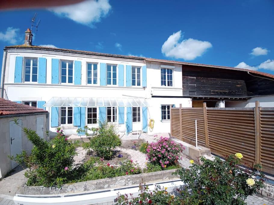 Rochefort, Charentaise 3 à 7 personnes, 3 étoiles Rue la Pérouse, 17300 Rochefort