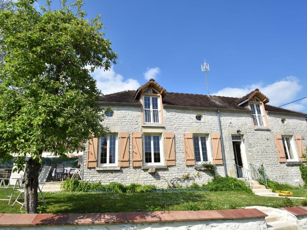 Maison de vacances Romantic g te in quiet village for Champagne lovers  10200 Bligny