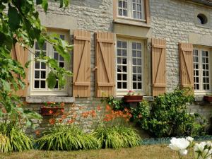 Romantic g te in quiet village for Champagne lovers