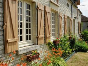 Romantic g te in quiet village for Champagne lovers