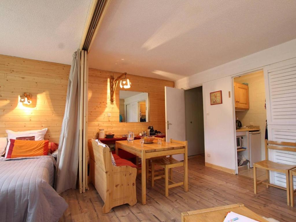 Romantic g te in quiet village for Champagne lovers