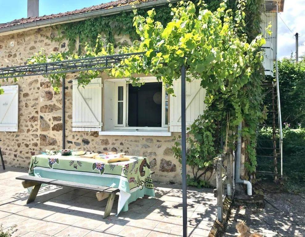 Romantic Holiday cottage in the Morvan Burgundy , 58360 Sémelay