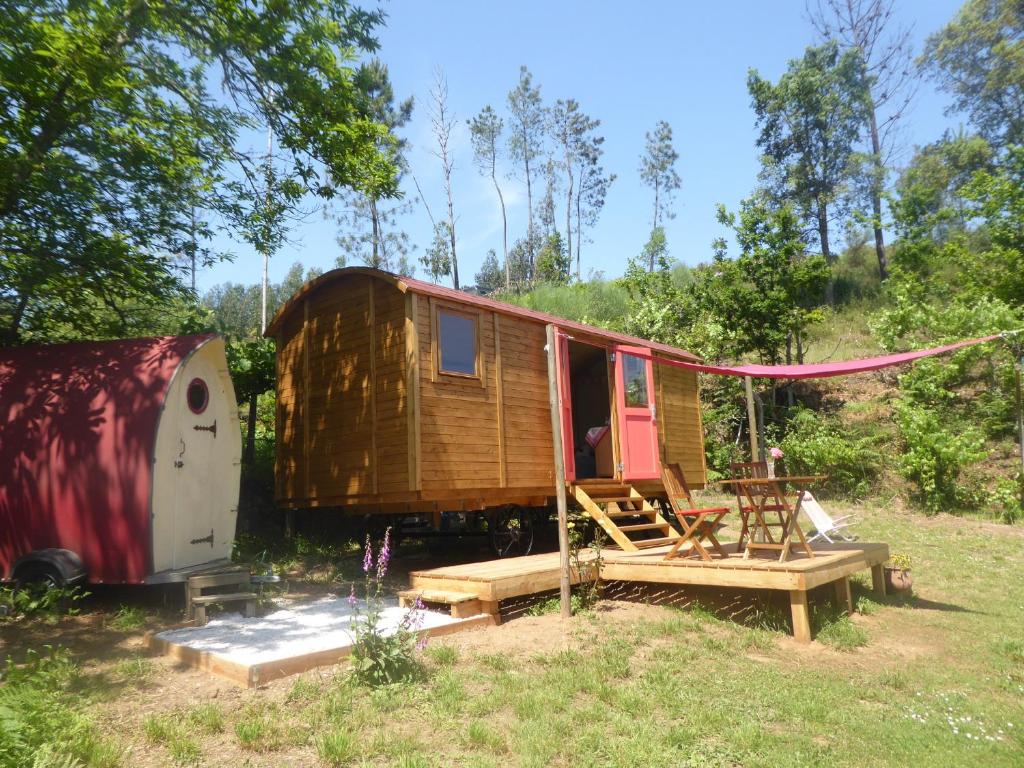 Rosa the Cosy Cabin - Gypsy Wagon - Shepherds Hut, RIVER VIEWS Off-grid eco living Rua Vale do Barco, 3270-157 Pedrógão Grande