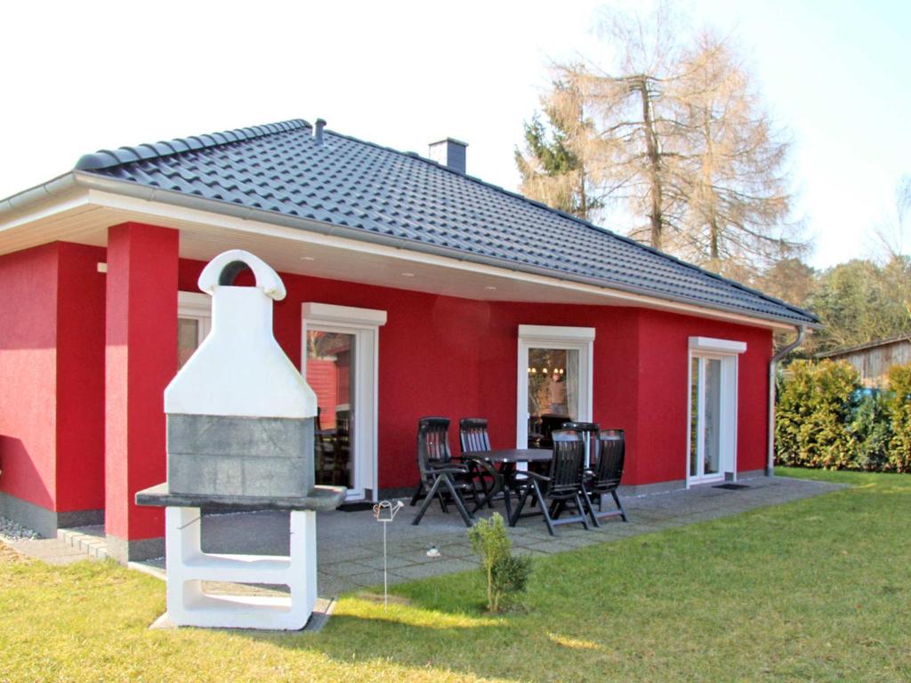 rotes Ferienhaus im Fischerdorf Oberreihe 6f, 17440 Freest