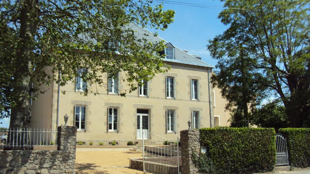 Rustic 3 bed gite sleeps 6 near Chef Boutonne 79110 Chef-Boutonne