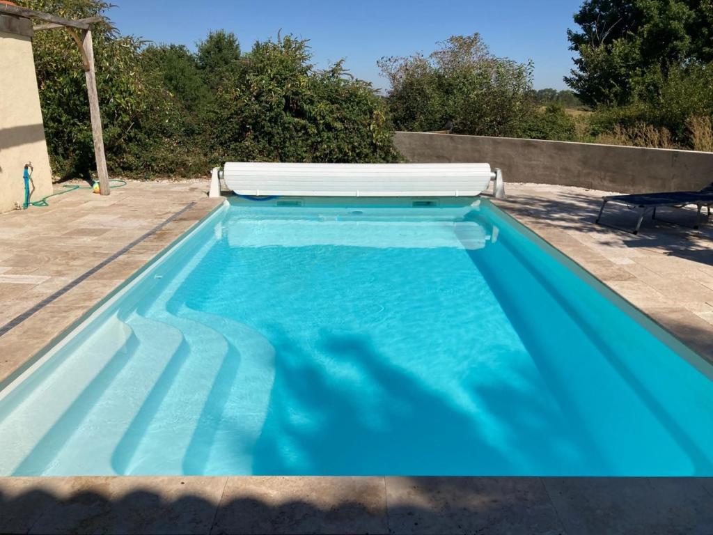 Maison de vacances Rustic cottage with stunning swimming pool 4 Rue de la Vireloup 16460 Saint-Front