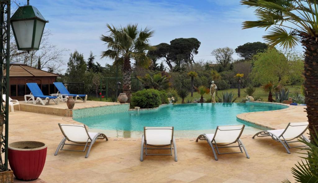 Rustic Gites - sleeps 10 with private pool near Chef Boutonne 79110 Chef-Boutonne