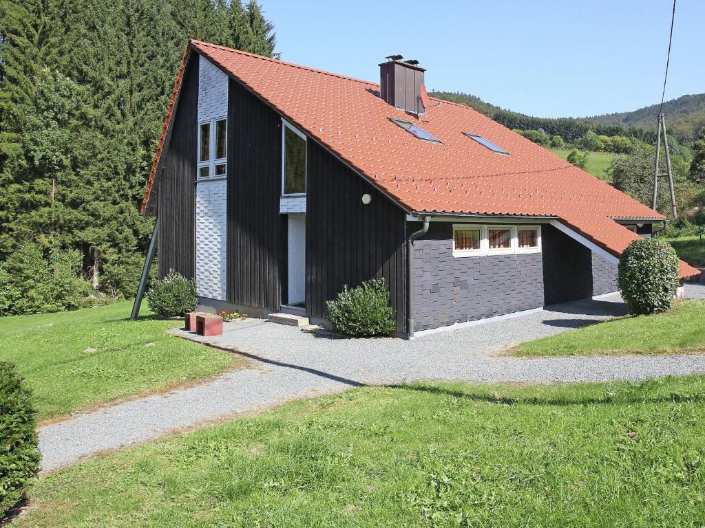 Maison de vacances Rustic holiday home in the Hochsauerland with balcony at the edge of the forest  59909 Schmallenberg