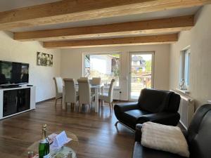Saechsische-Schweiz-Ferienhaus-Wohnung-1-mit-Elbblick-Sauna-und-Kamin