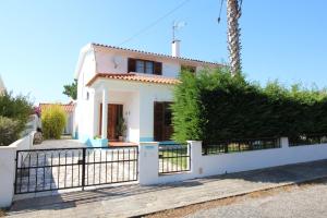 Maison de vacances Santa Cruz Beach House 3 Rua dos Pinheirinhos 2560-421 Areias Région Centre