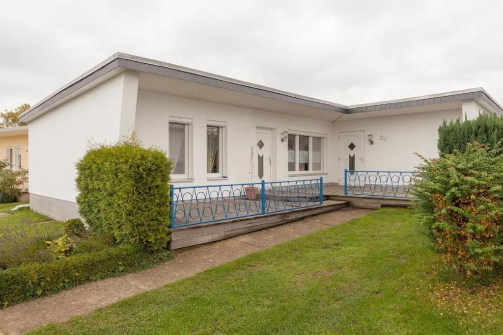 Maison de vacances Schöner Massivbau-Bungalow an der Ostsee mit viel Naturholz eingerichtet Bergstraße 29 23946 Tarnewitz