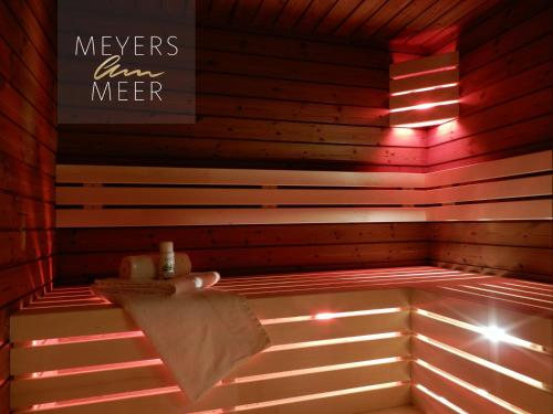 Schwarzes Holzferienhaus mit Sauna -- FELDRAIN -- an der Ostsee, Zierow bei Wismar, 4-6 Personen