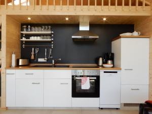 Schwarzes Holzferienhaus mit Sauna in Zierow -- SONNENECK -- 500m zum Ostsee-Strand, 4 - 6 Personen