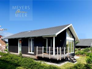 Maison de vacances Schwarzes Holzferienhaus mit Sauna in Zierow -- SONNENECK -- 500m zum Ostsee-Strand, 4 - 6 Personen 10 Bernsteinring 23968 Zierow Mecklembourg-Poméranie