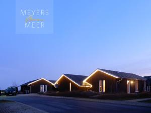 Schwarzes Holzferienhaus mit Sauna -- L I E B L I N G S P L A T Z -- an der Ostsee, Zierow bei Wismar, Strand 500m, alles inklusive