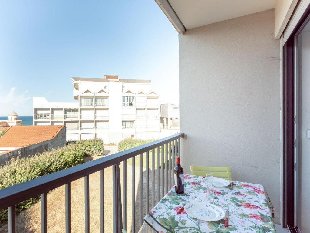Schwimmende Ferienwohnung, Hausboot Urlaub als Festlieger am Steg 16792 Zehdenick