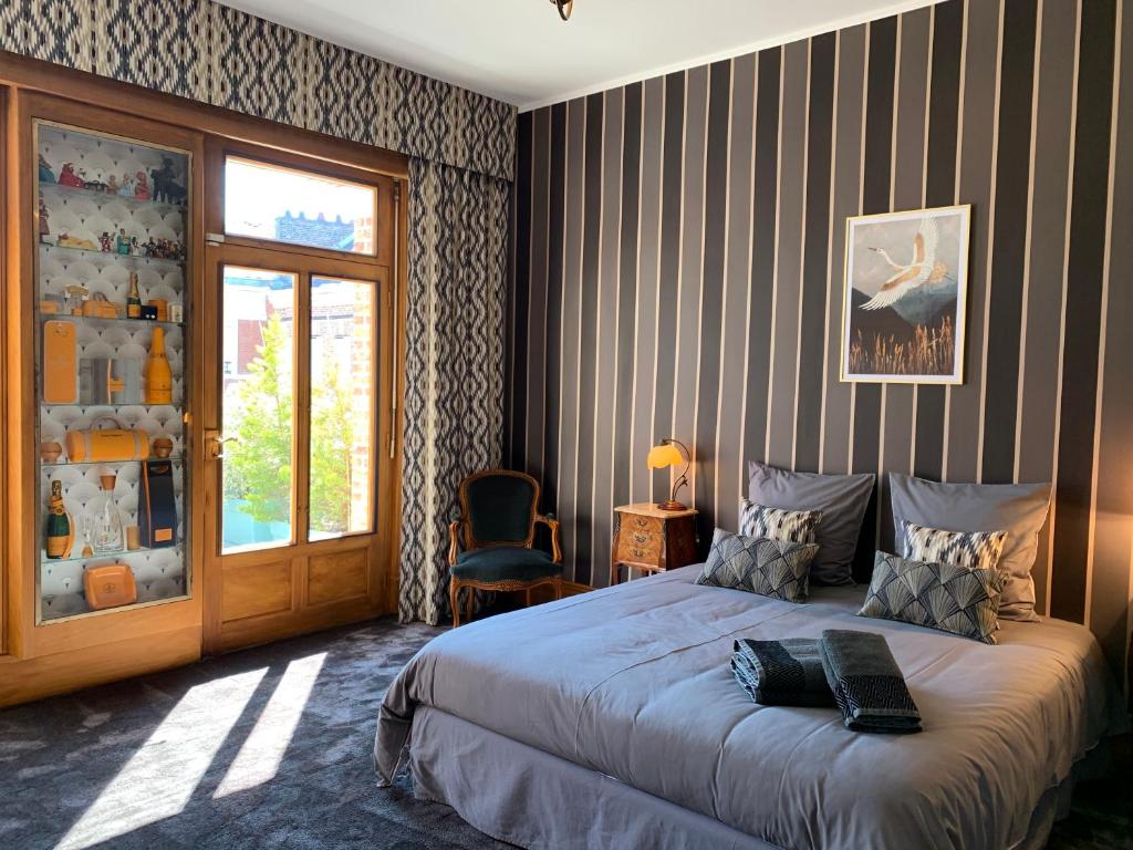 Schwimmendes Ferienhaus Antares One by Seeblick Ferien ORO, rundum Wasser, Sauna