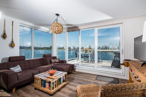 Schwimmendes Haus Marina Rainbow