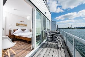 Schwimmendes Haus Marina Rainbow