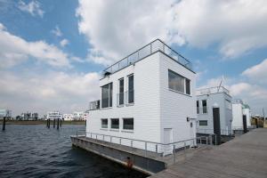 Schwimmendes Haus Sutsche