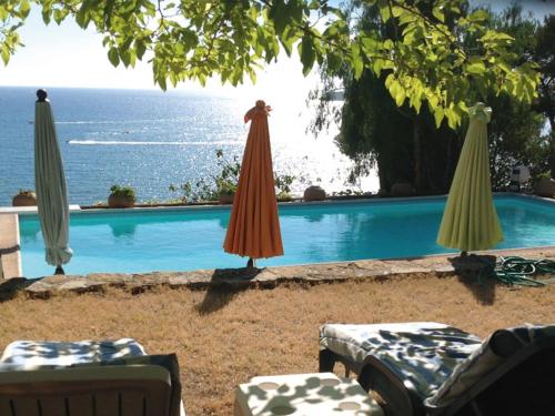 Sea view holiday home in Sanary sur Mer with private pool