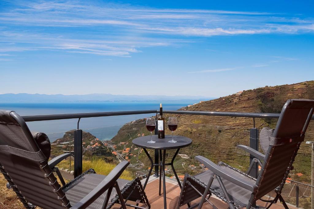 Maison de vacances SEA VIEW LOFT MADEIRA ESTRADA PICO FERREIRO 132 9350-406 Ribeira Brava