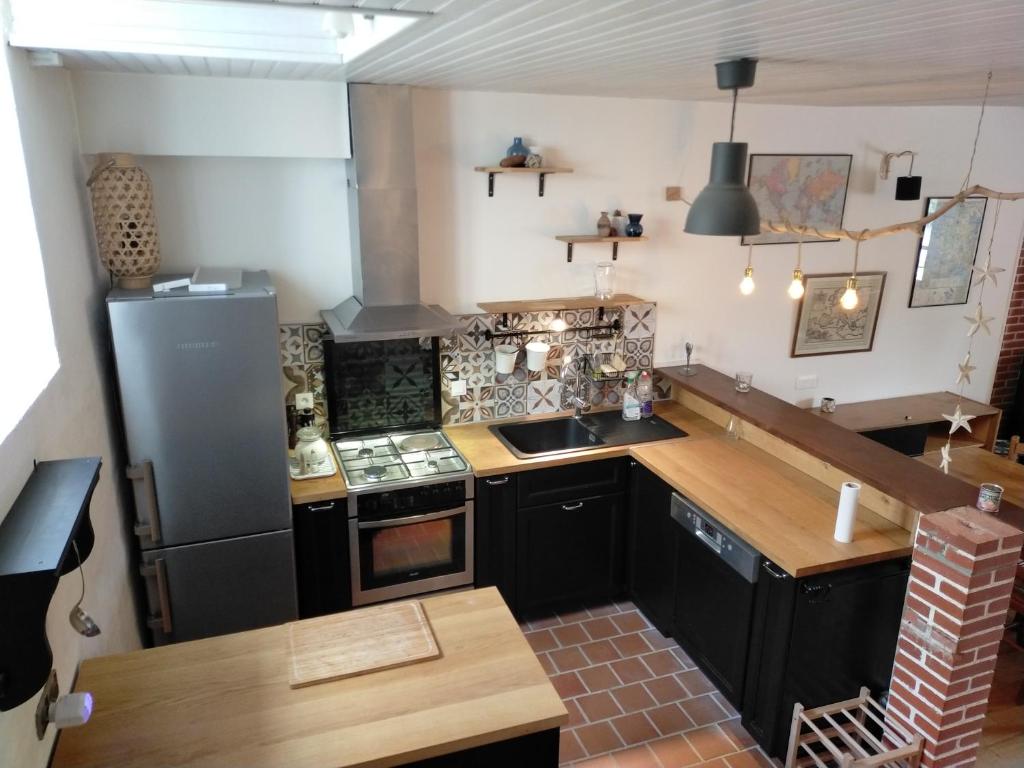 Seafront one bedroom apartment with a terrasse swimming pool and a parking 06600 Antibes
