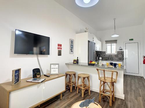 Seahill Cottage by MHM