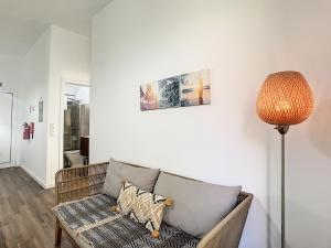 Seahill Cottage by MHM