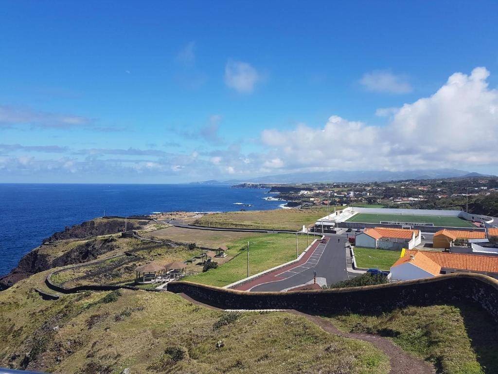 Seaside Azores Villa with barbecue and near pool Rua da Formação Profissional, 9545-140 Capelas