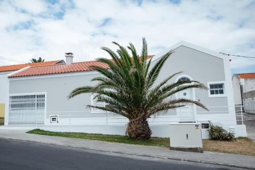 Seaside Azores Villa with barbecue and near pool