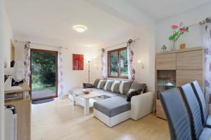 Seepark Kirchheim Ferienhaus bei Vera mit Sauna