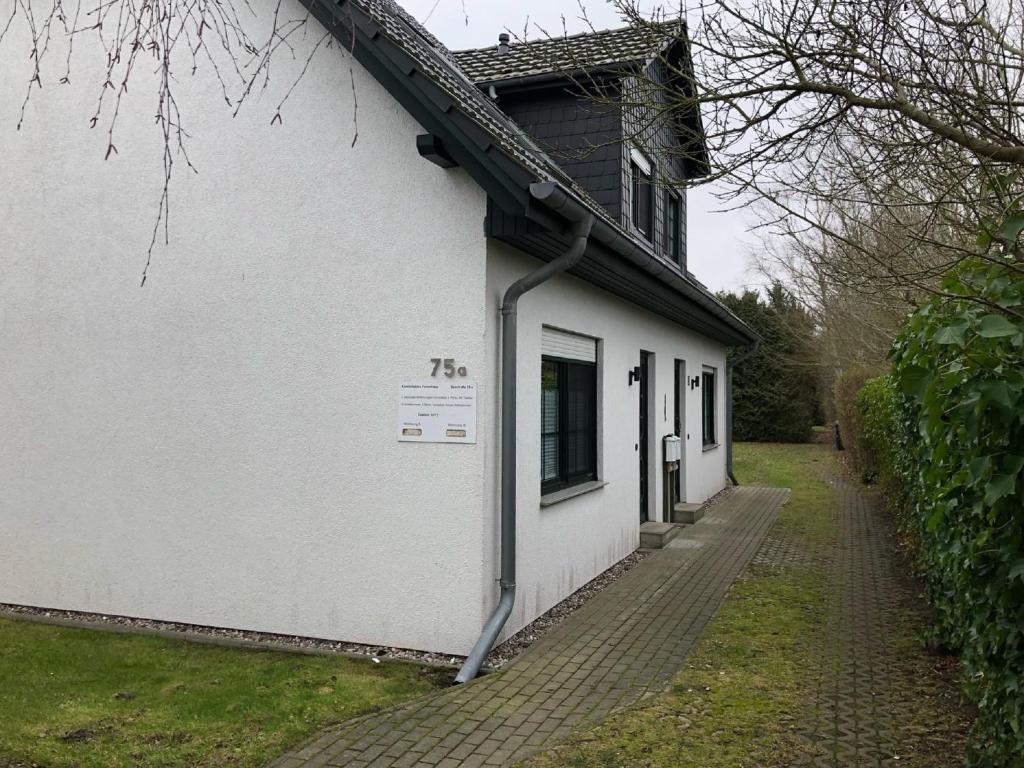 Maison de vacances Seestr 75 a Haus B rechts Seestr. 75 a Haus B (rechts ) 18374 Zingst