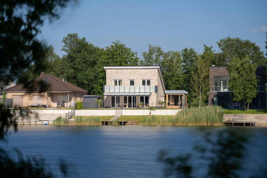 Maison de vacances Seevilla am See mit Sauna, Kamin, privatem Steg und Seezugang 69 Am Fuhrenkamp 26676 Barßel