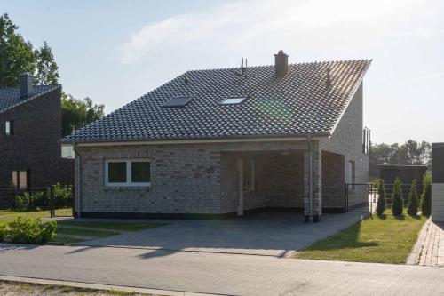 Seevilla am See mit Sauna, Kamin, privatem Steg und Seezugang