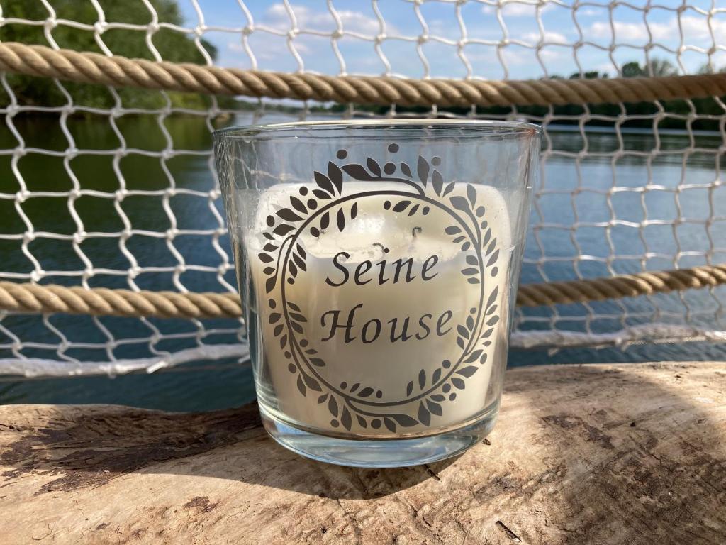 SeineHouse - Maison flottante (HouseBoat) - Séjour magique sur l'eau West Marina 1 Avenue de Paris, 78740 Vaux-sur-Seine
