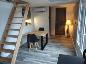 Maison de vacances Séjour en amoureux avec jacuzzi et sauna 3 Rue Paul Bert 42510 Balbigny Rhône-Alpes