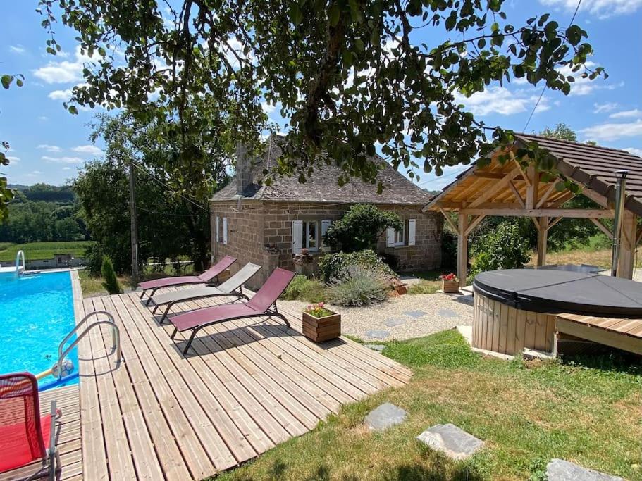 Maison de vacances Séjour en Corrèze avec bain nordique Tonnelas 19130 Saint-Cyr-la-Roche