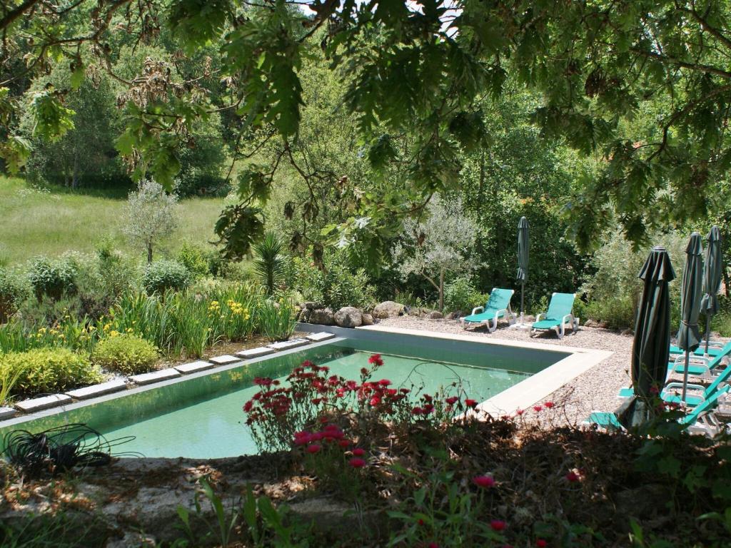 Maison de vacances Semi-detached holiday home in Covas with a swimming pool  3420-053 Covas