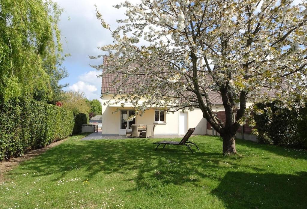 Semi-detached house, Bréhal , 50290 Bréhal