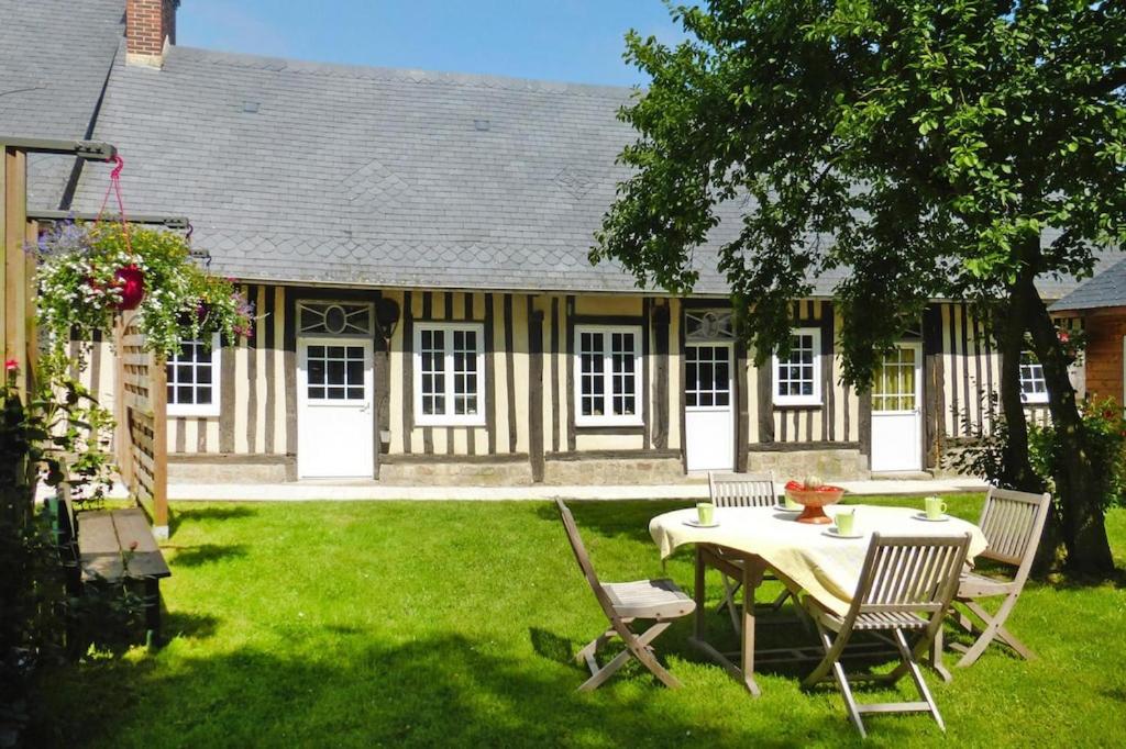 Maison de vacances Semi-detached house, Crasville-la-Rocquefort  76740 Crasville-la-Rocquefort