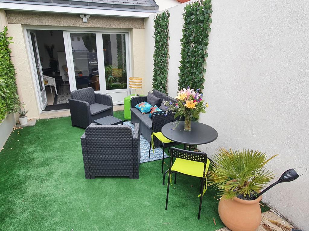 Semi-detached house in Dune Rose, Glowe