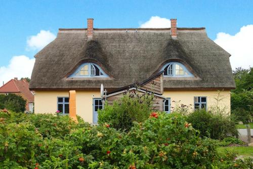 Semi-detached house in the port village of Vieregge on the island of Rügen