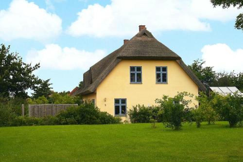 Semi-detached house in the port village of Vieregge on the island of Rügen