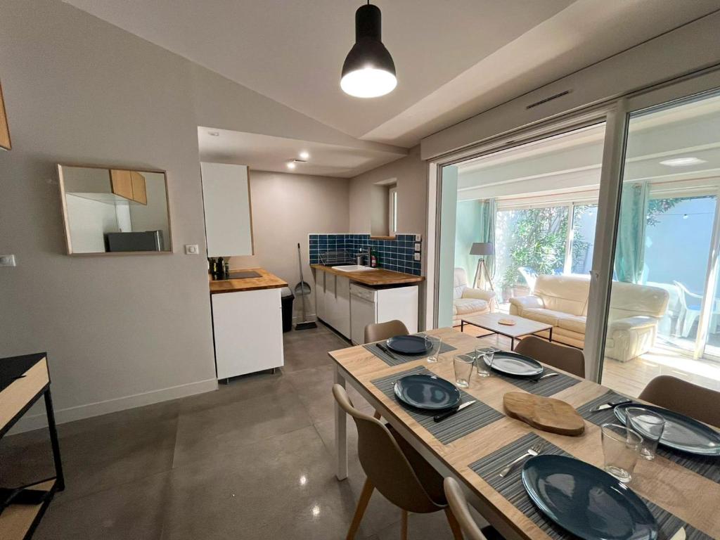 Semi-detached house, Revest-du-Bion