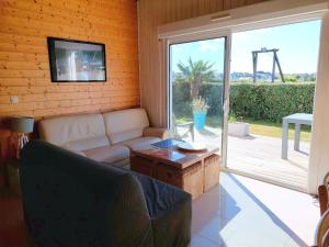 Semi-detached house with communal pool, Le Conquet