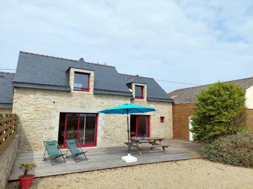Semi-detached house with sea views, Cléder