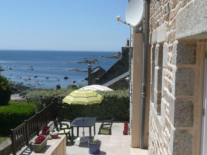 Maison de vacances Semi-detached house with sea views, Porspoder  29840 Porspoder