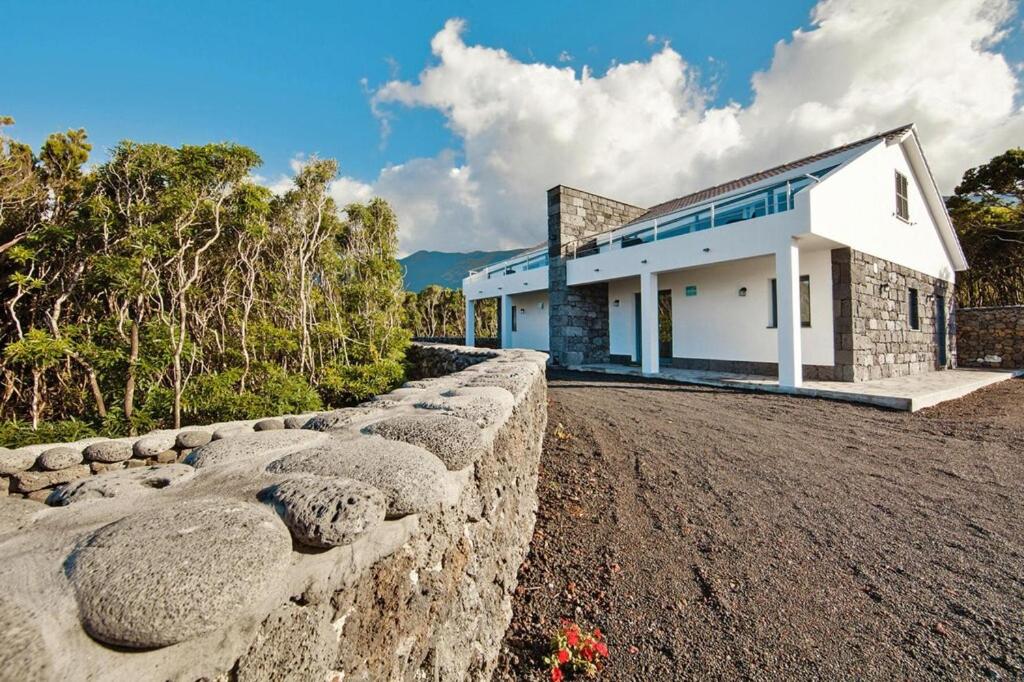 Semi-detached houses, Praínha de Baixo, Pico, Azores , 9940-040 Prainha de Baixo