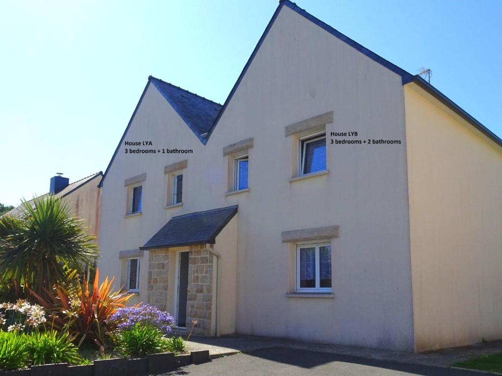 Semi-detached houses, St Quay-Portrieux , 22410 Saint-Quay-Portrieux